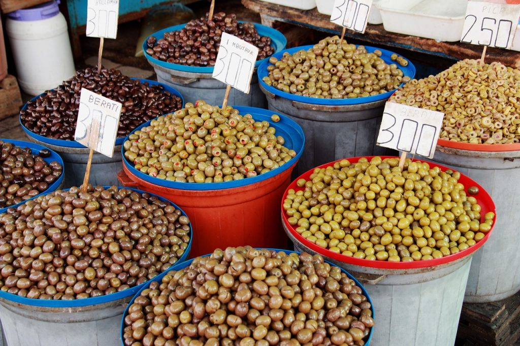 Oliven belegen die mediterranen Einflüsse in Albanien