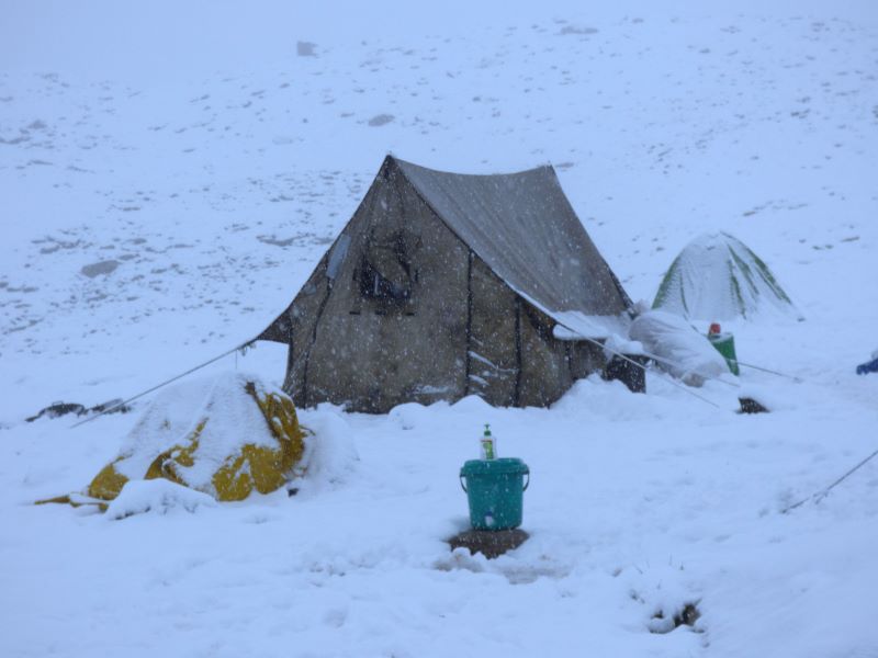 Einsatzgebiet der Heizjacken: Trekkingcamp im Schnee.