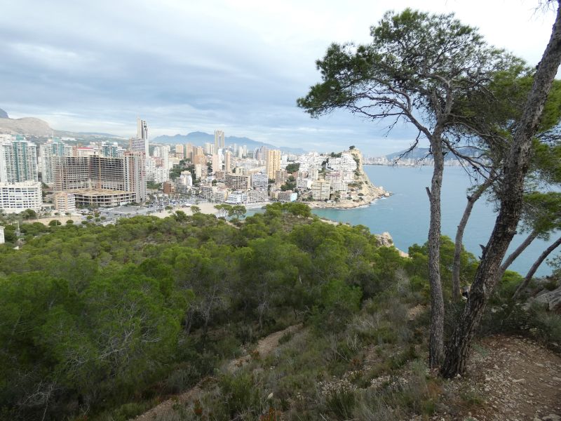 Benidorm: Bettenburgenkonzentrat neben naturnahen Wandergebieten