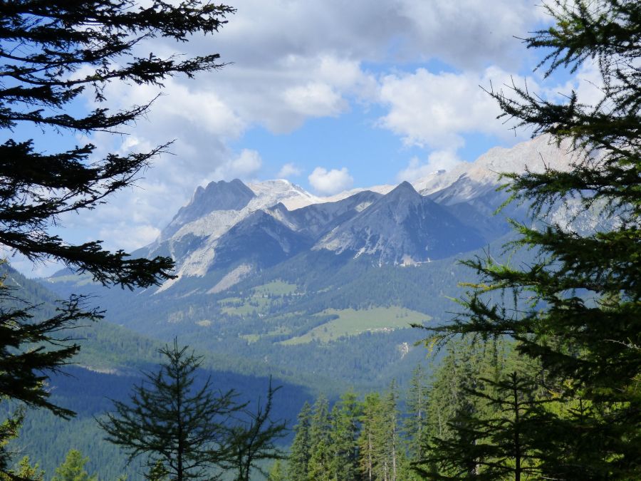 Von Weidach nach Seefeld: Blick auf die Wettersteinkette