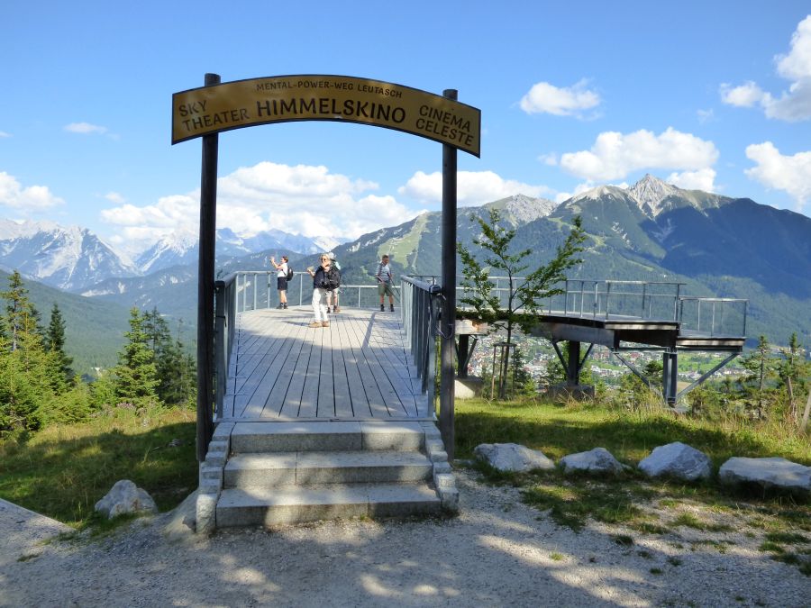 Aussichtsplattform Brunschkopf mit Blick auf Seefelder und Reither Spitze.