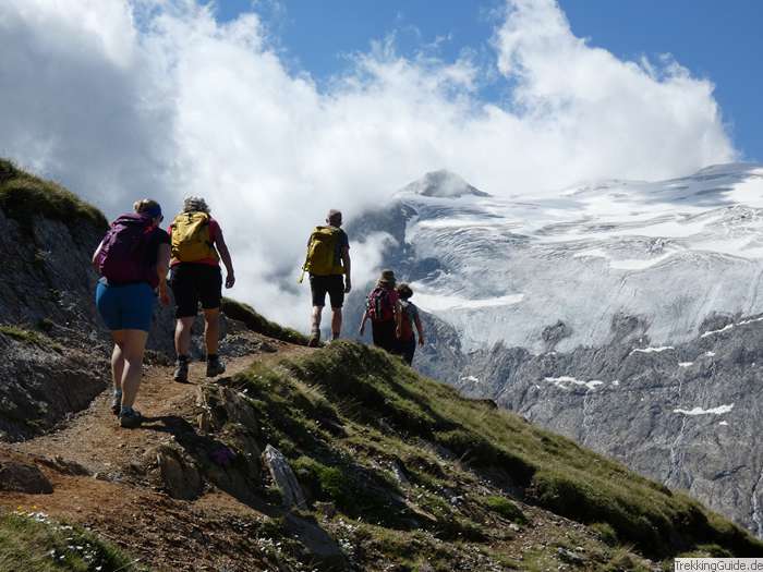 Österreich: Wanderer in den Ötztaler Alpen