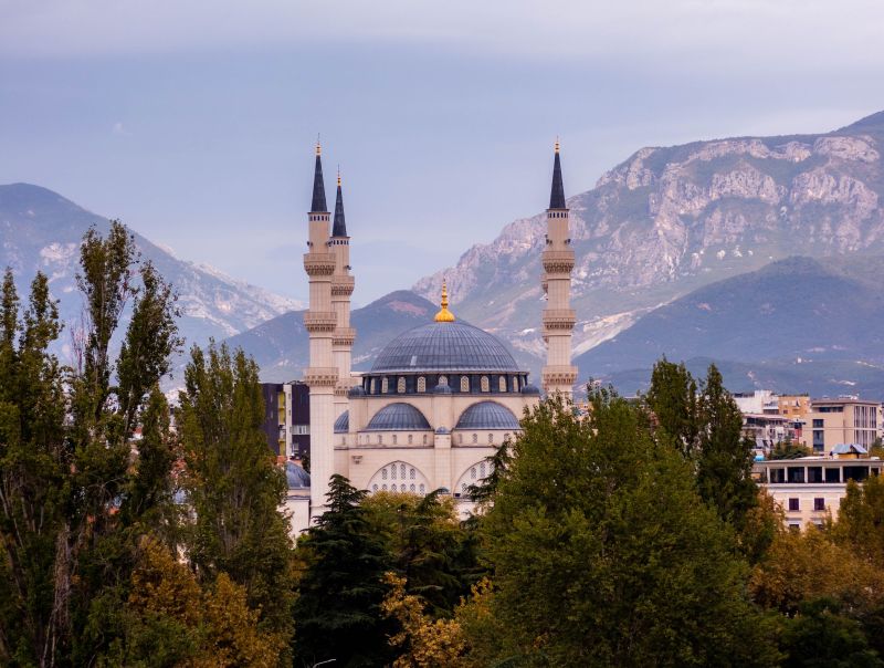 Tirana - Startpunkt für Natur und Kulturreisen in Albanien